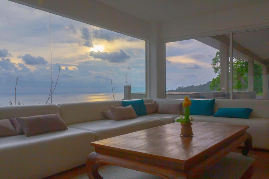 Grand Bleu Ocean View Pool Suite Камала-Біч Екстер'єр фото